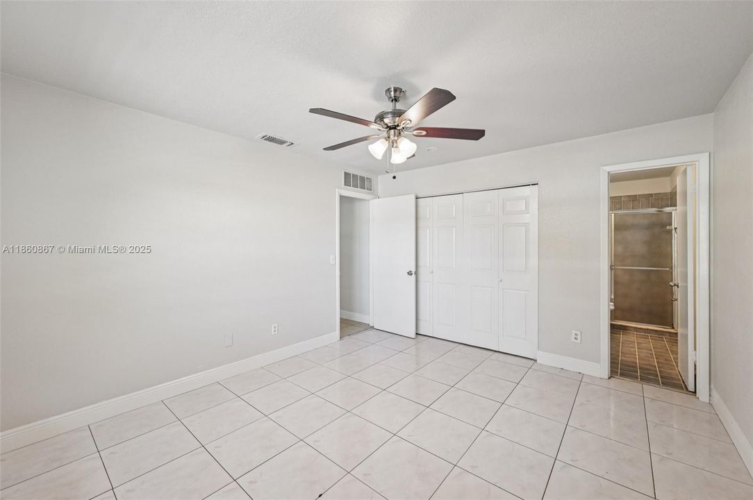 Под контрактом: $318,200 (4 спален, 2 ванн, 1568 Квадратных фут)