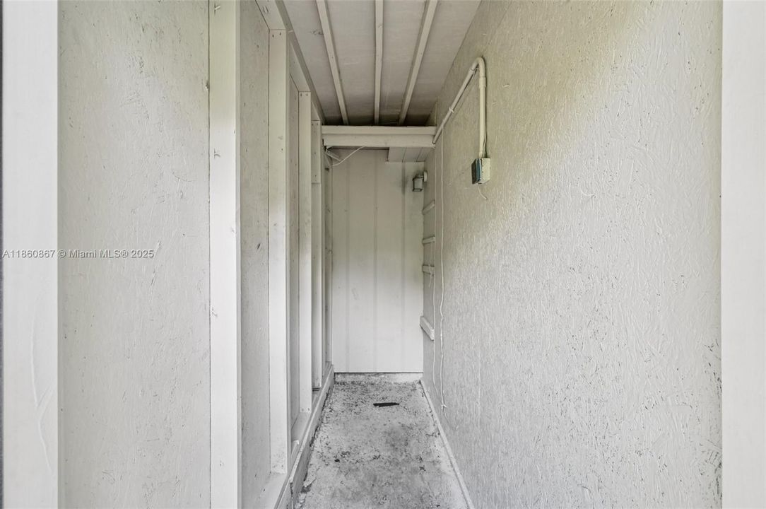 Под контрактом: $318,200 (4 спален, 2 ванн, 1568 Квадратных фут)