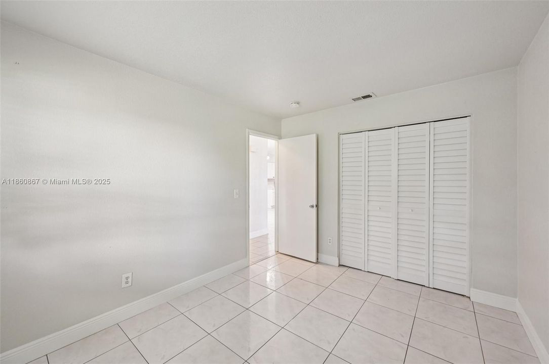 Под контрактом: $318,200 (4 спален, 2 ванн, 1568 Квадратных фут)