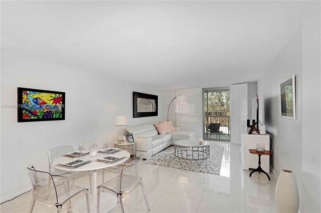 For Sale: $649,999 (1 beds, 1 baths, 875 Square Feet)