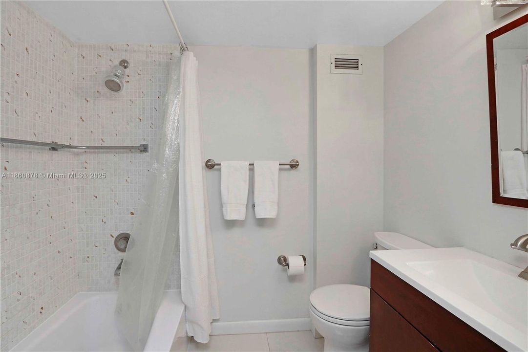 For Sale: $649,999 (1 beds, 1 baths, 875 Square Feet)