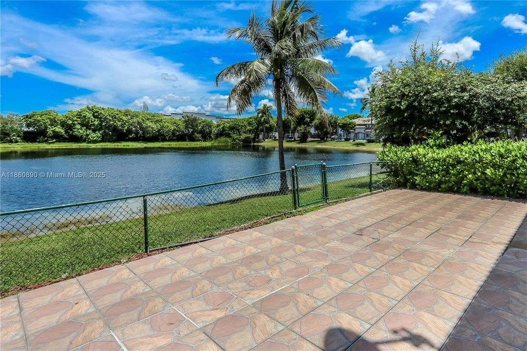 На продажу: $469,000 (3 спален, 2 ванн, 1330 Квадратных фут)