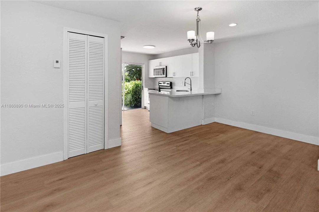 На продажу: $469,000 (3 спален, 2 ванн, 1330 Квадратных фут)