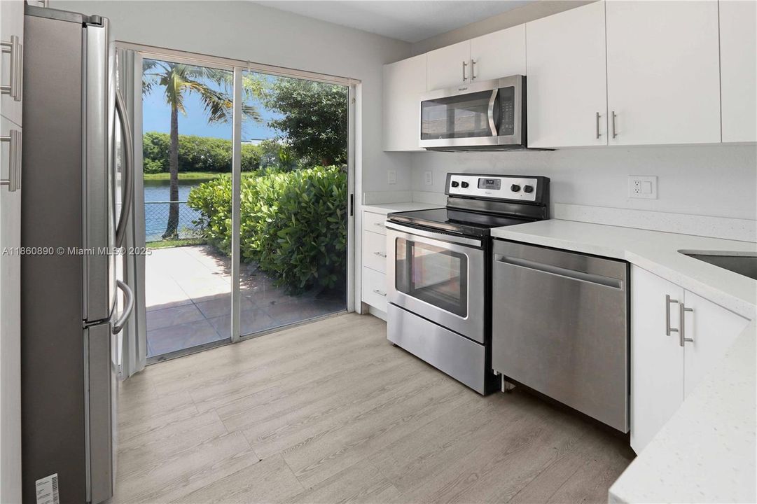 На продажу: $469,000 (3 спален, 2 ванн, 1330 Квадратных фут)