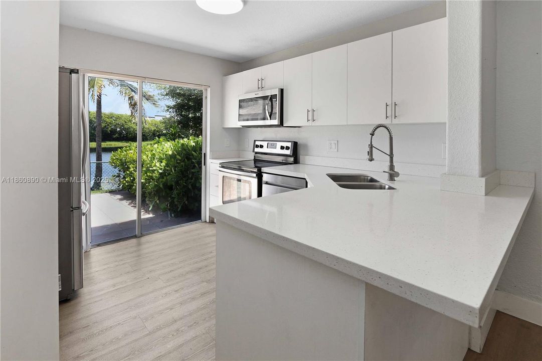 На продажу: $469,000 (3 спален, 2 ванн, 1330 Квадратных фут)