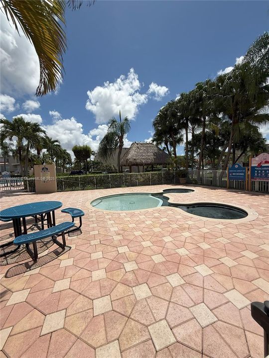 最近租的: $2,000 (2 贝兹, 2 浴室, 845 平方英尺)