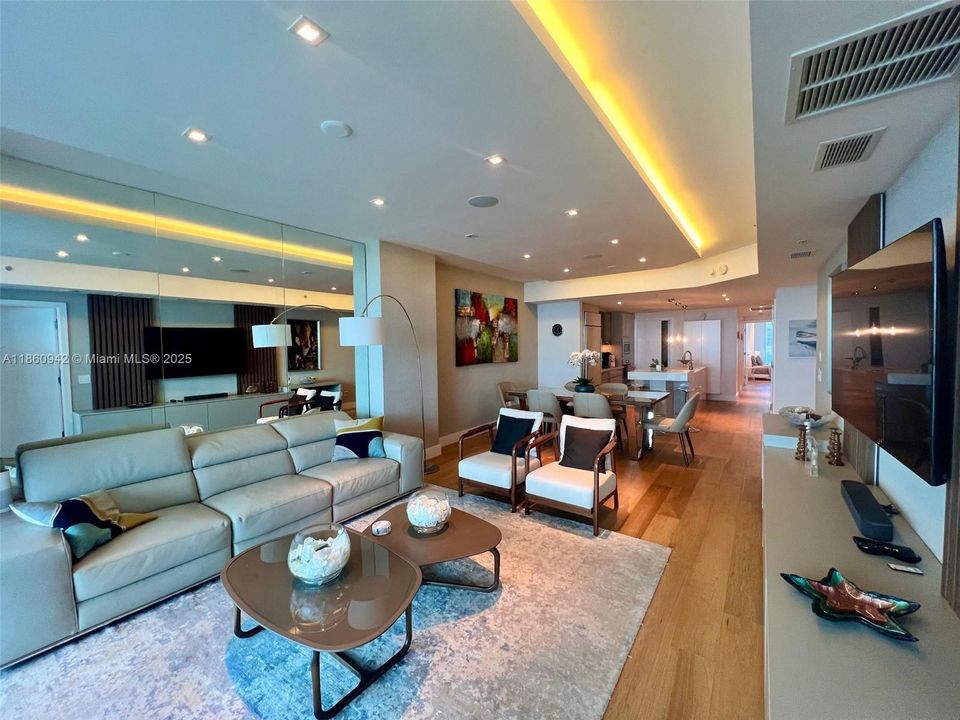 合同活跃: $10,500 (3 贝兹, 3 浴室, 1525 平方英尺)