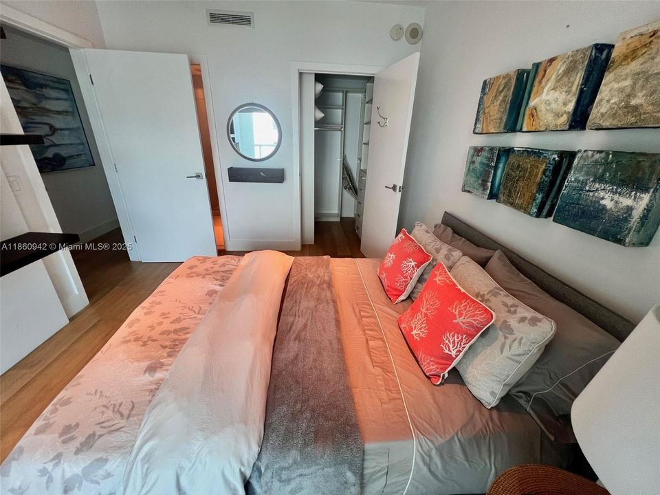 合同活跃: $10,500 (3 贝兹, 3 浴室, 1525 平方英尺)