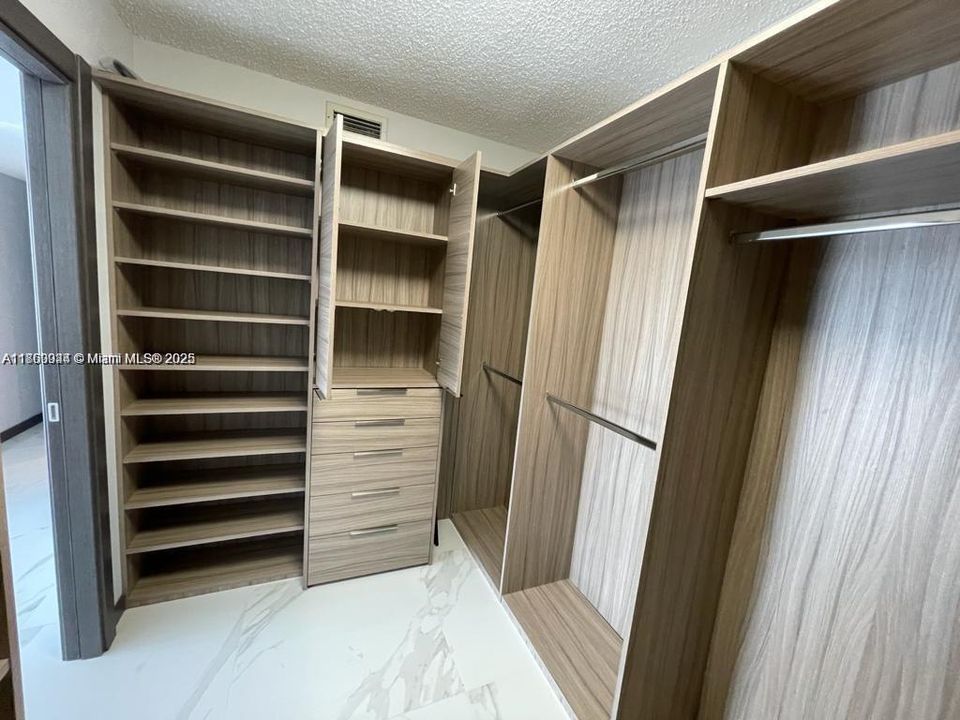 待售: $660,000 (2 贝兹, 2 浴室, 1360 平方英尺)