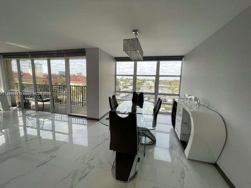 待售: $660,000 (2 贝兹, 2 浴室, 1360 平方英尺)