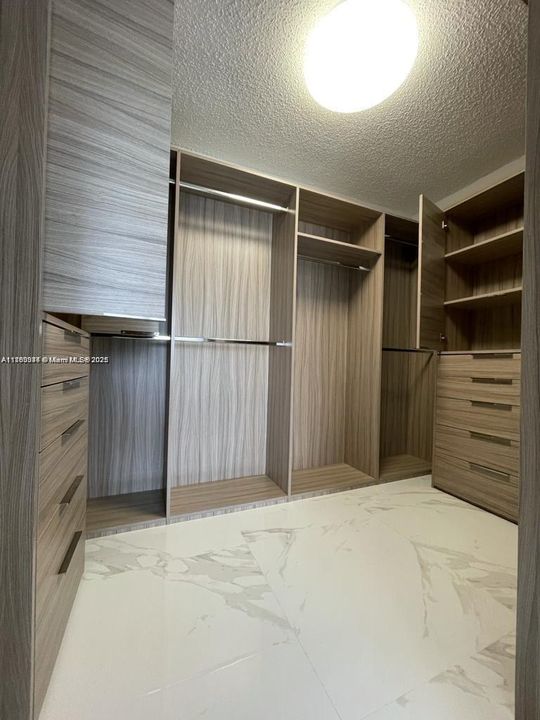 待售: $660,000 (2 贝兹, 2 浴室, 1360 平方英尺)