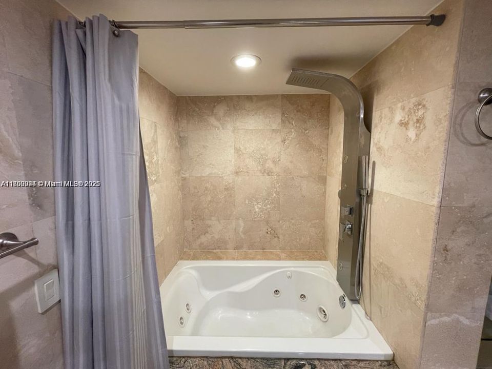 待售: $660,000 (2 贝兹, 2 浴室, 1360 平方英尺)