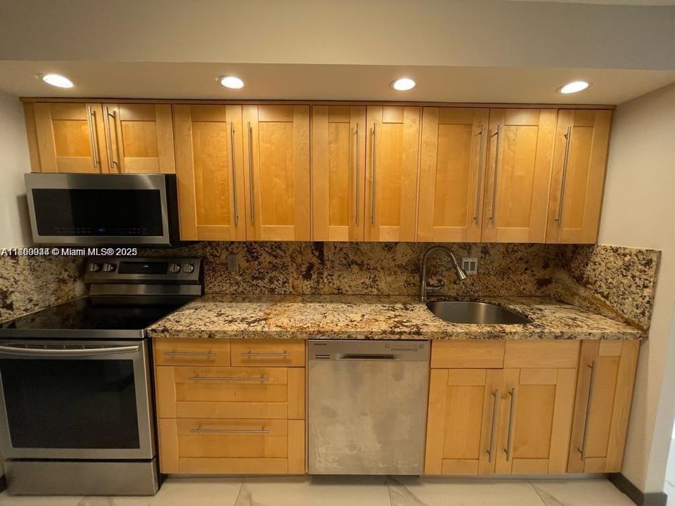 待售: $660,000 (2 贝兹, 2 浴室, 1360 平方英尺)