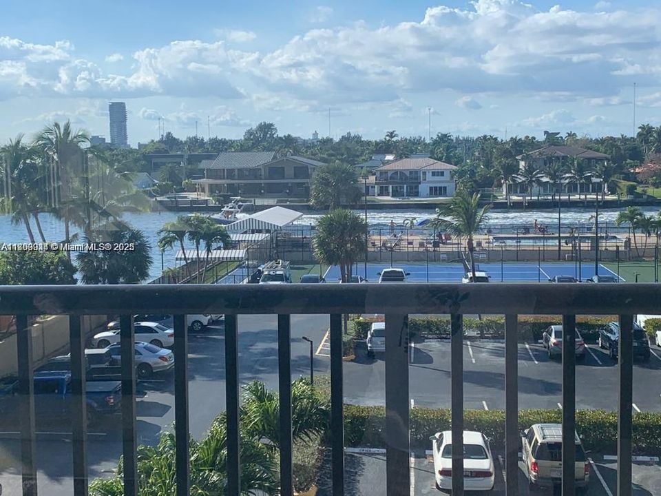 待售: $660,000 (2 贝兹, 2 浴室, 1360 平方英尺)