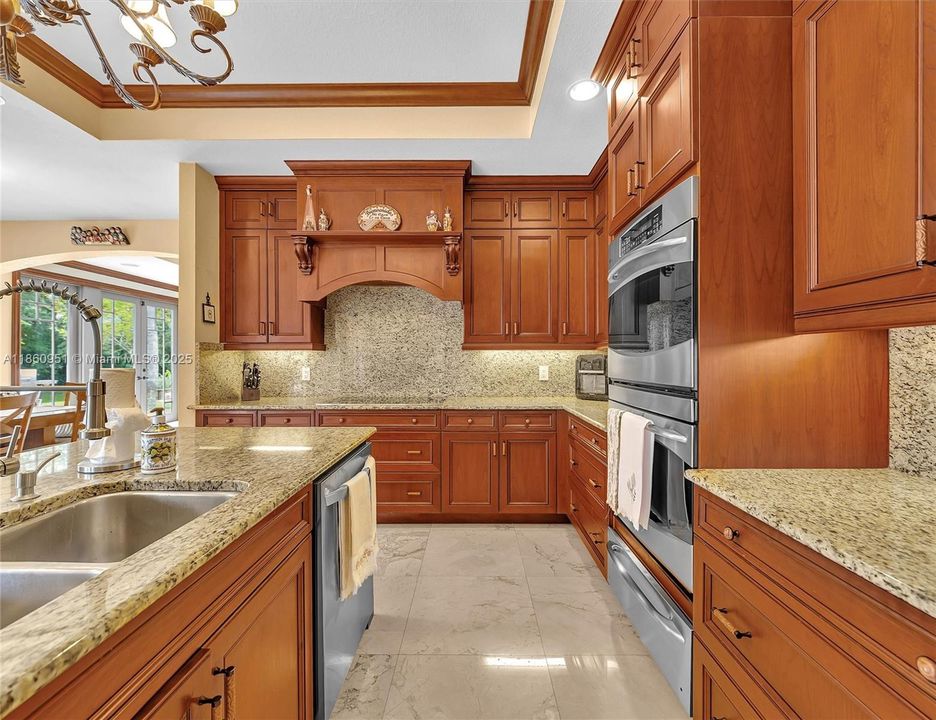 For Sale: $3,299,000 (5 beds, 4 baths, 5373 Square Feet)