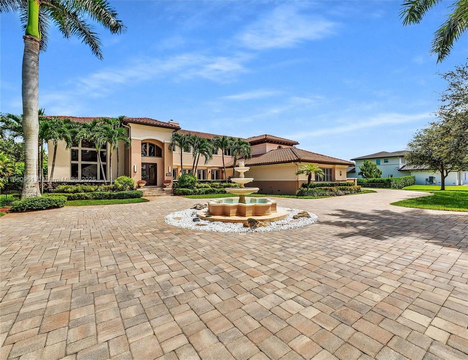 For Sale: $3,299,000 (5 beds, 4 baths, 5373 Square Feet)