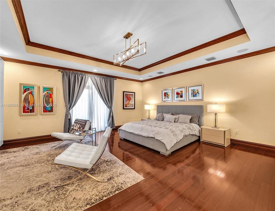 For Sale: $3,299,000 (5 beds, 4 baths, 5373 Square Feet)