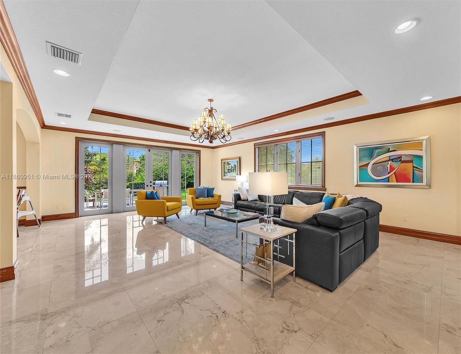 For Sale: $3,299,000 (5 beds, 4 baths, 5373 Square Feet)