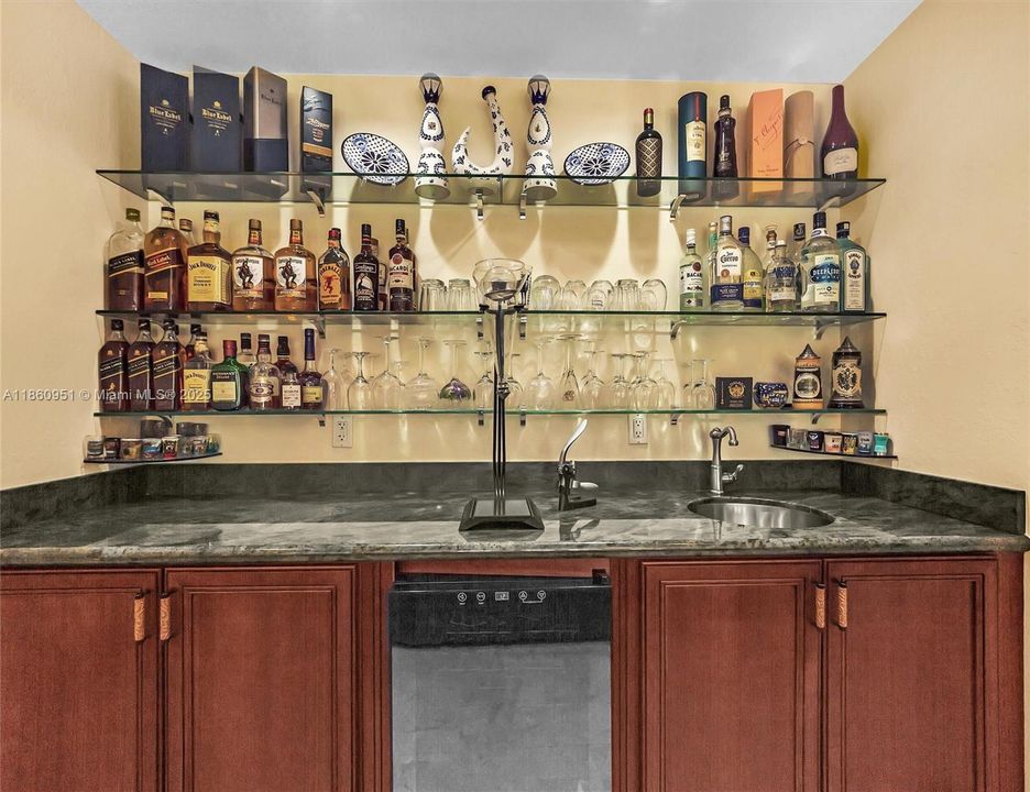 For Sale: $3,299,000 (5 beds, 4 baths, 5373 Square Feet)