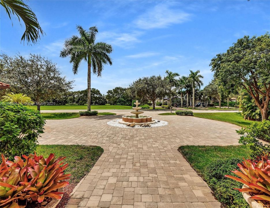 For Sale: $3,299,000 (5 beds, 4 baths, 5373 Square Feet)