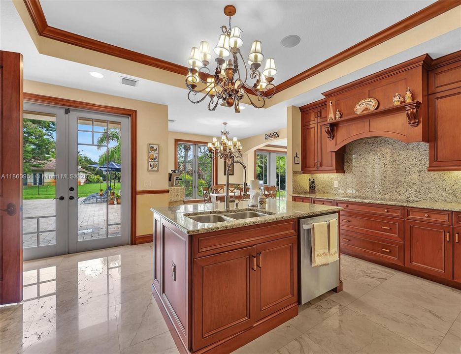 For Sale: $3,299,000 (5 beds, 4 baths, 5373 Square Feet)