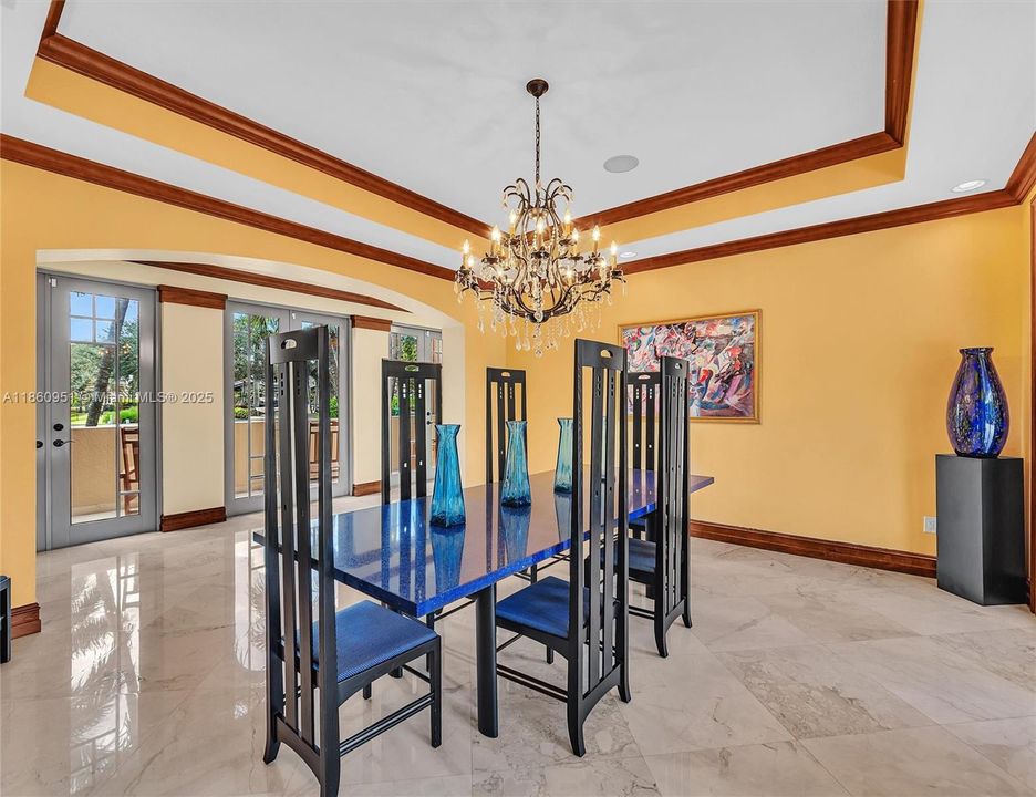 For Sale: $3,299,000 (5 beds, 4 baths, 5373 Square Feet)