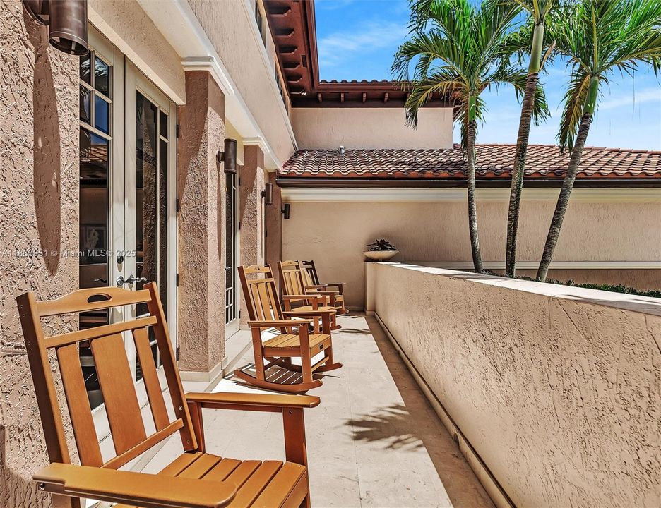 For Sale: $3,299,000 (5 beds, 4 baths, 5373 Square Feet)