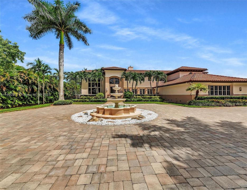 For Sale: $3,299,000 (5 beds, 4 baths, 5373 Square Feet)