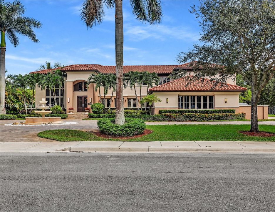 For Sale: $3,299,000 (5 beds, 4 baths, 5373 Square Feet)