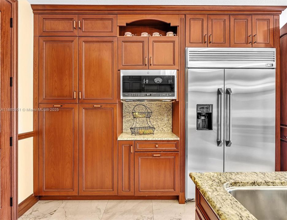 For Sale: $3,299,000 (5 beds, 4 baths, 5373 Square Feet)