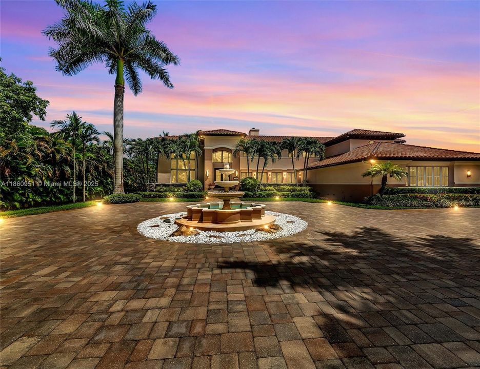 For Sale: $3,299,000 (5 beds, 4 baths, 5373 Square Feet)