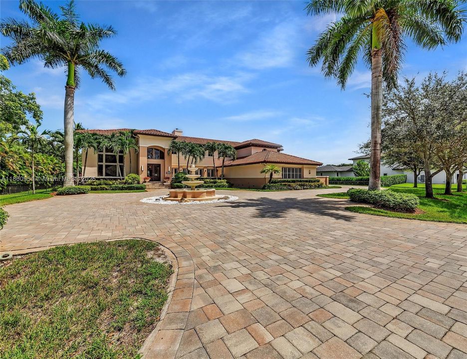 For Sale: $3,299,000 (5 beds, 4 baths, 5373 Square Feet)