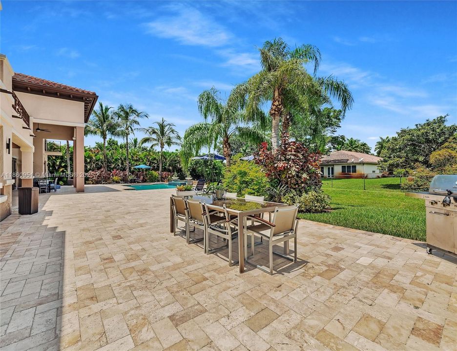For Sale: $3,299,000 (5 beds, 4 baths, 5373 Square Feet)