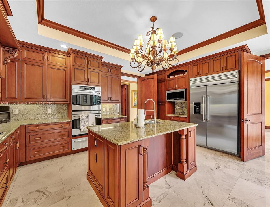 For Sale: $3,299,000 (5 beds, 4 baths, 5373 Square Feet)