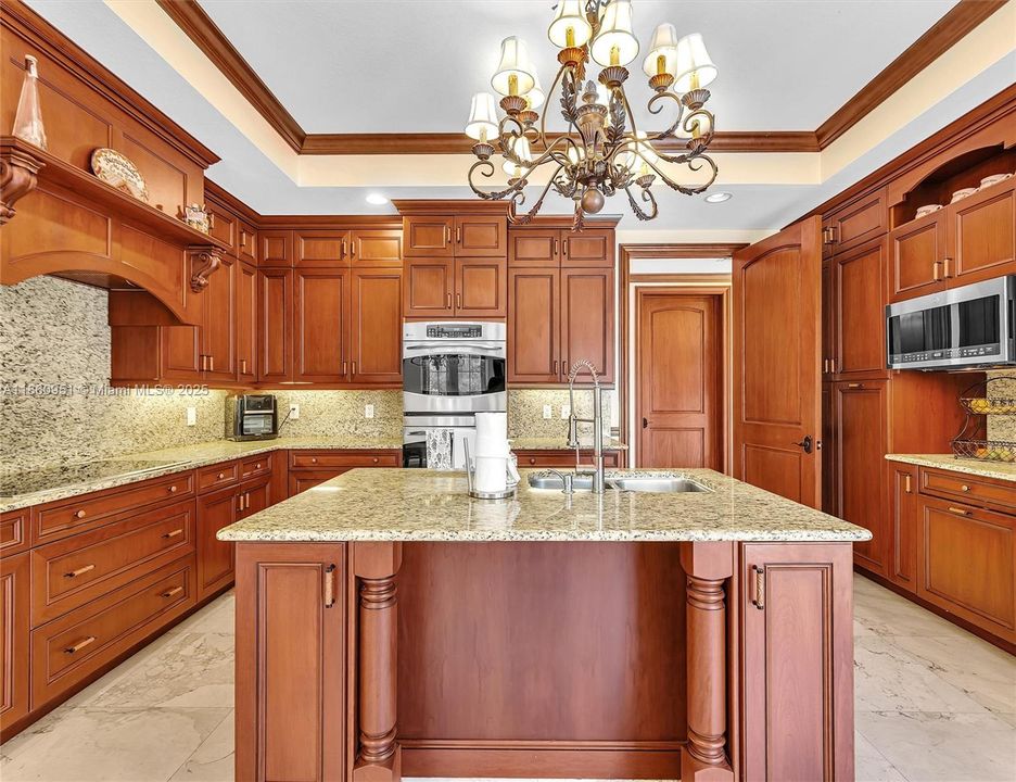 For Sale: $3,299,000 (5 beds, 4 baths, 5373 Square Feet)