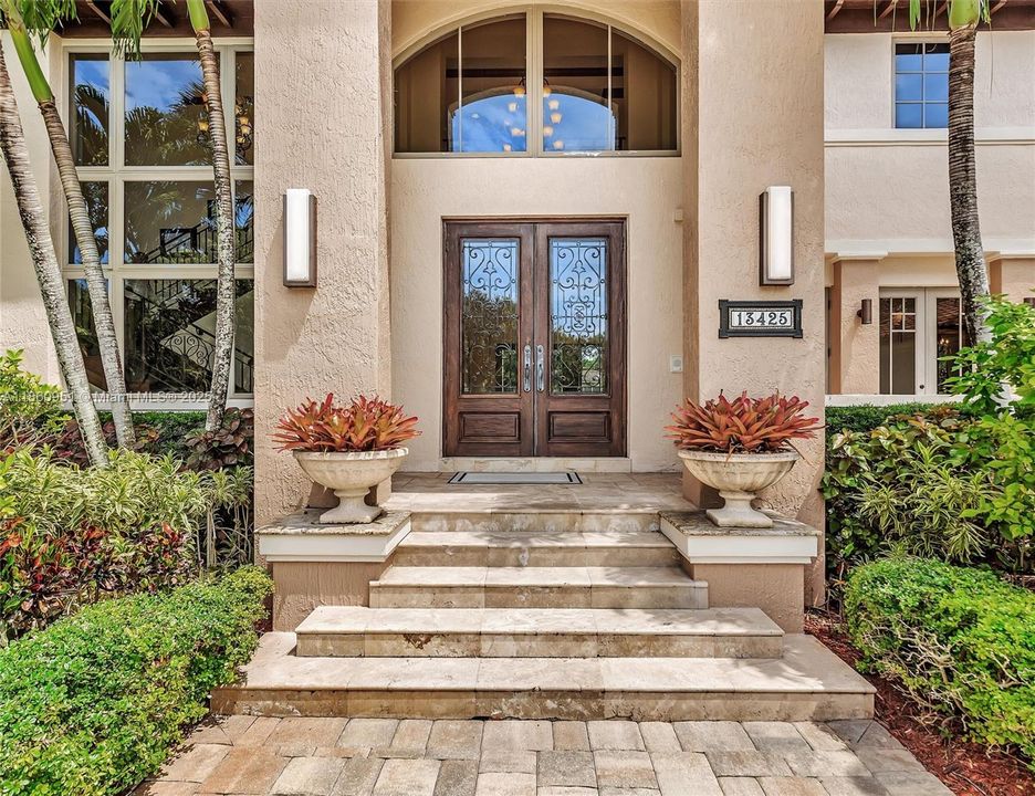 For Sale: $3,299,000 (5 beds, 4 baths, 5373 Square Feet)