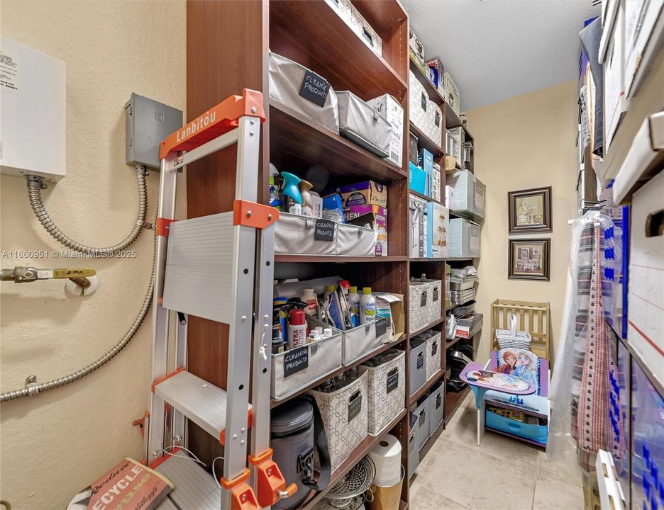 For Sale: $3,299,000 (5 beds, 4 baths, 5373 Square Feet)