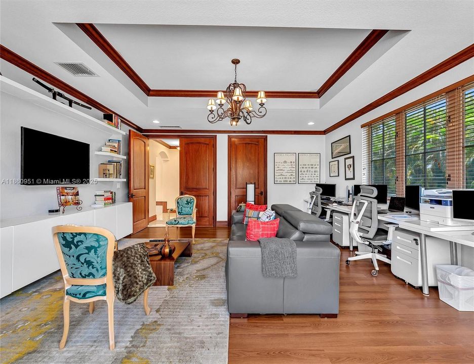 For Sale: $3,299,000 (5 beds, 4 baths, 5373 Square Feet)