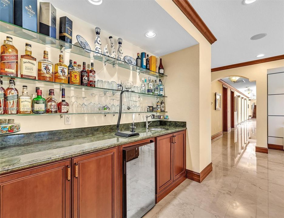 For Sale: $3,299,000 (5 beds, 4 baths, 5373 Square Feet)