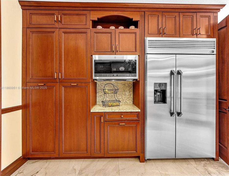 For Sale: $3,299,000 (5 beds, 4 baths, 5373 Square Feet)