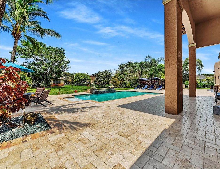 For Sale: $3,299,000 (5 beds, 4 baths, 5373 Square Feet)