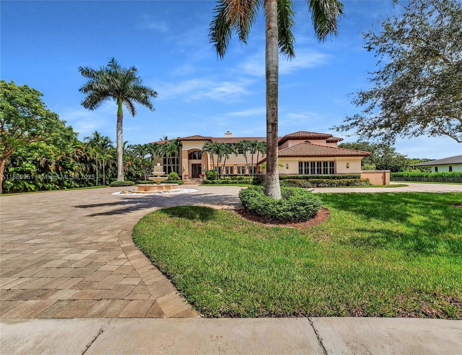 For Sale: $3,299,000 (5 beds, 4 baths, 5373 Square Feet)