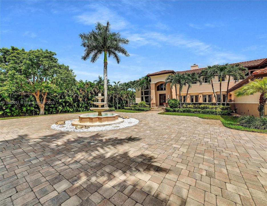 For Sale: $3,299,000 (5 beds, 4 baths, 5373 Square Feet)