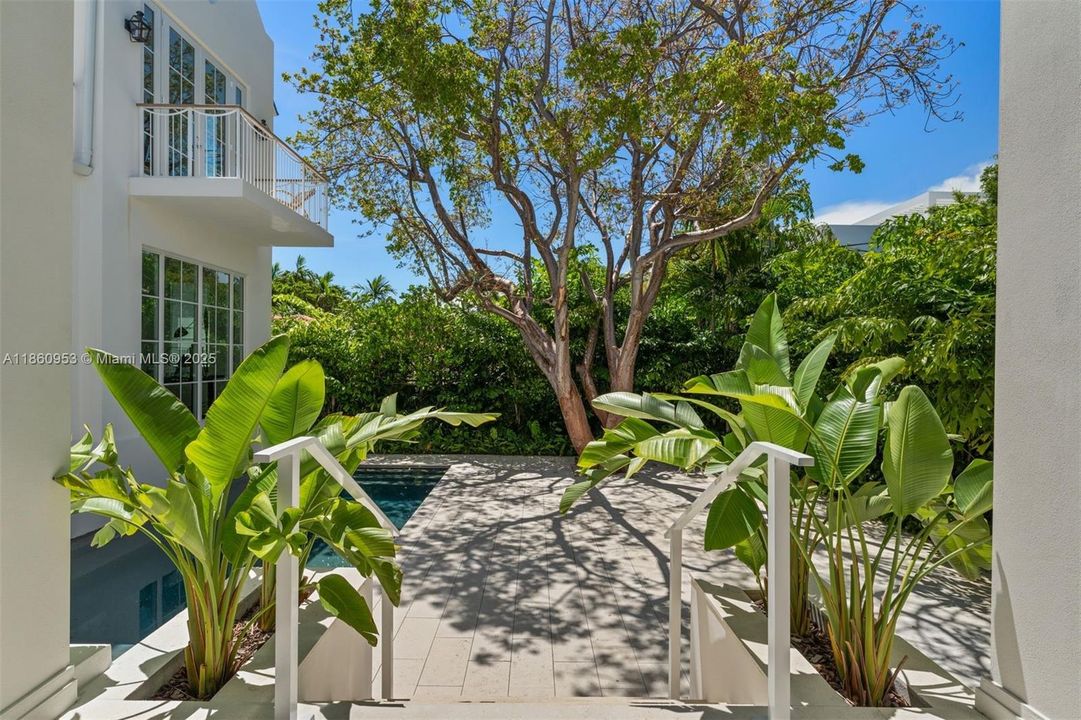 Недавно продано: $6,495,000 (5 спален, 5 ванн, 3525 Квадратных фут)