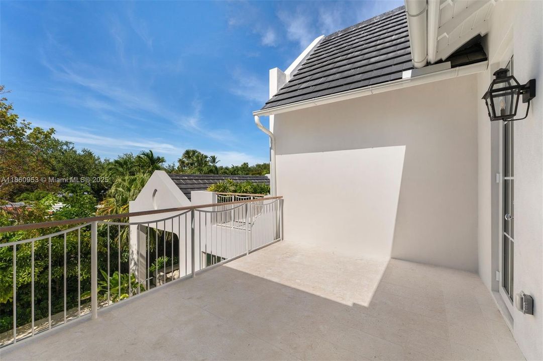 Недавно продано: $6,495,000 (5 спален, 5 ванн, 3525 Квадратных фут)