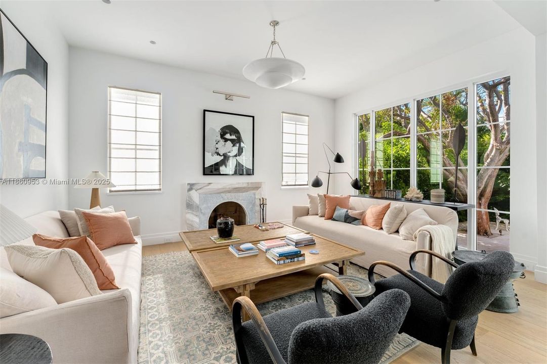 Недавно продано: $6,495,000 (5 спален, 5 ванн, 3525 Квадратных фут)