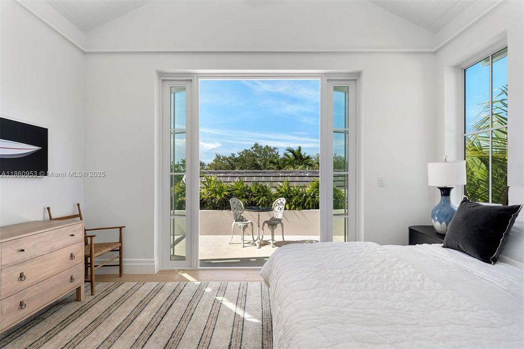 Недавно продано: $6,495,000 (5 спален, 5 ванн, 3525 Квадратных фут)