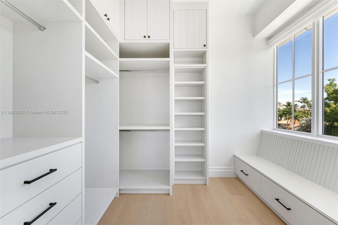 Недавно продано: $6,495,000 (5 спален, 5 ванн, 3525 Квадратных фут)