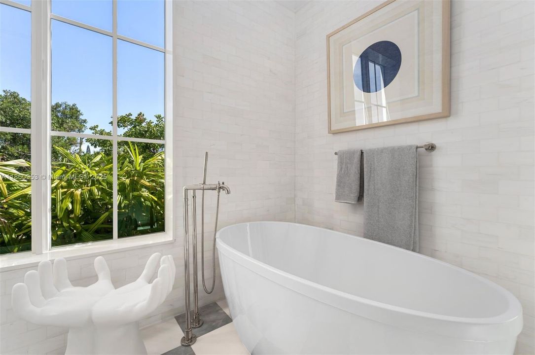 Недавно продано: $6,495,000 (5 спален, 5 ванн, 3525 Квадратных фут)