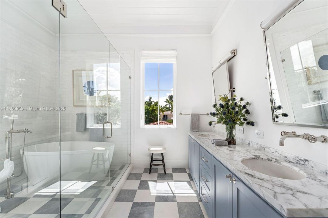 Недавно продано: $6,495,000 (5 спален, 5 ванн, 3525 Квадратных фут)